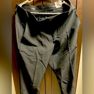 Nike Men’s Golf Slim Fit Pants. Black